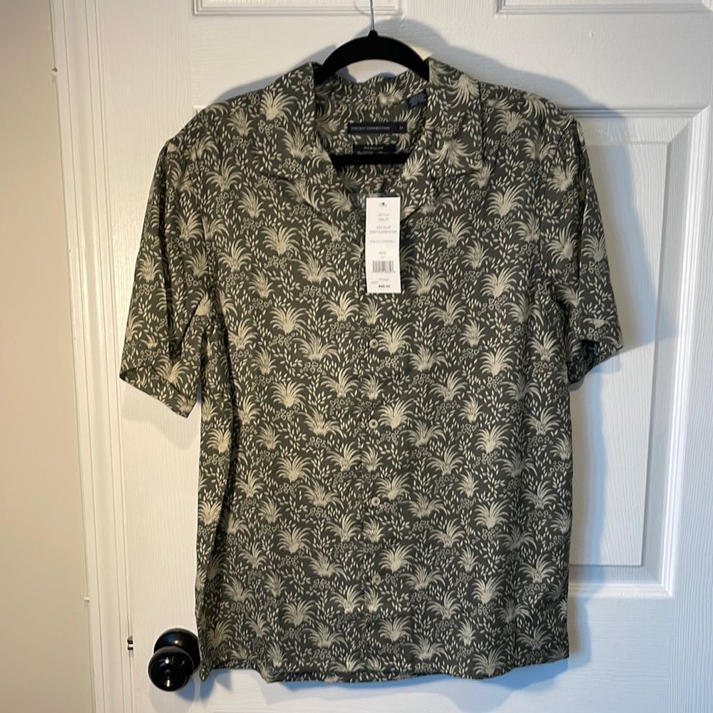 Gorgeous medium size short sleeve shirt